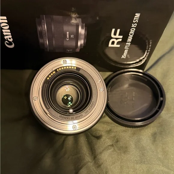 Canon RF 35mm F1.8 Macro IS STM Lens - Black Finish